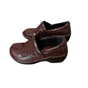 Born,Women's Burgundy Slip-On Shoes,Size 7